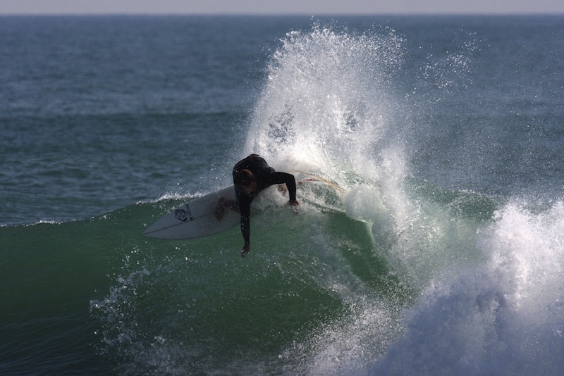 Nags Head ain\'t all tubes.  Nigel Haynes checks his speed on a beauty.  Photo: Mickey McCarthy.  